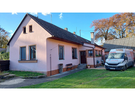 Zateplení stropu rodinného domu s pultovou střechou v Ratajích